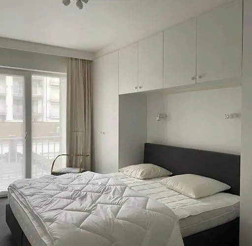 Mooi Appartement Met Zijdelings Zeezicht, Op 100 Meter Van Strand