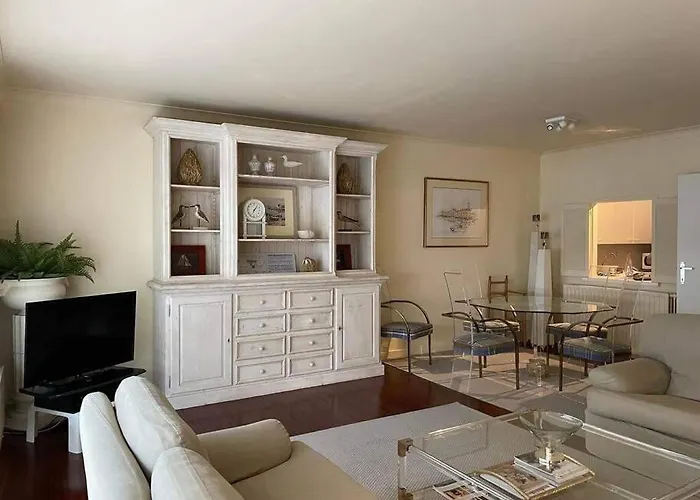 Mooi Appartement Met Zijdelings Zeezicht, Op 100 Meter Van Strand