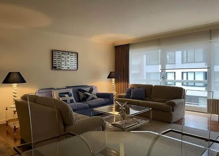 Mooi Appartement Met Zijdelings Zeezicht, Op 100 Meter Van Strand